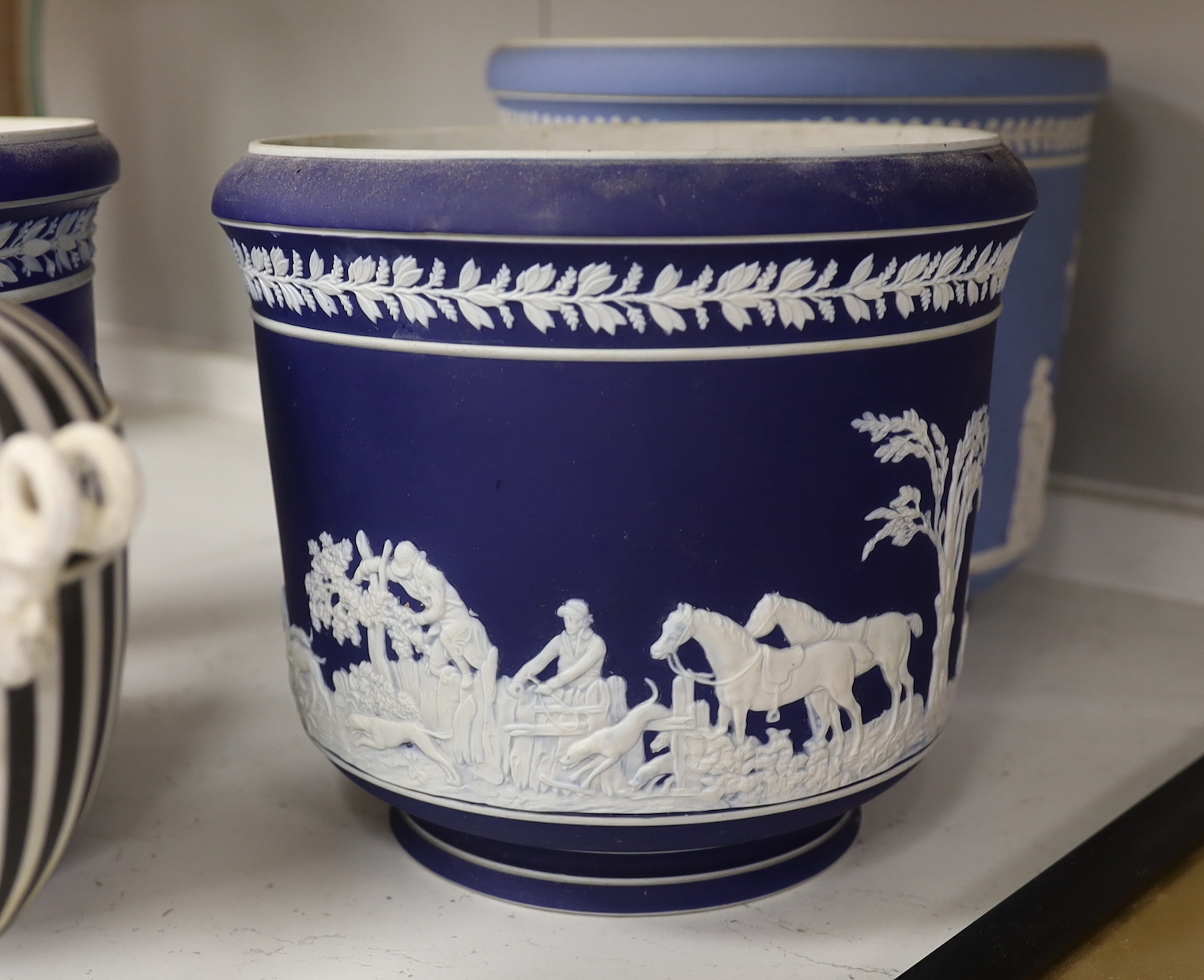 Assorted Wedgwood blue jasper wares, tallest 22.5cm (a.f.)
